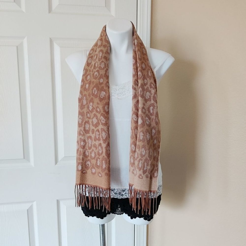 V. Fraas leopard print fringed scarf - Picture 3 of 9